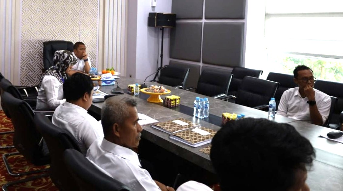 Bupati Lutim Minta Perumda Waemami Penuhi Akses Air Bersih Daerah Pesisir