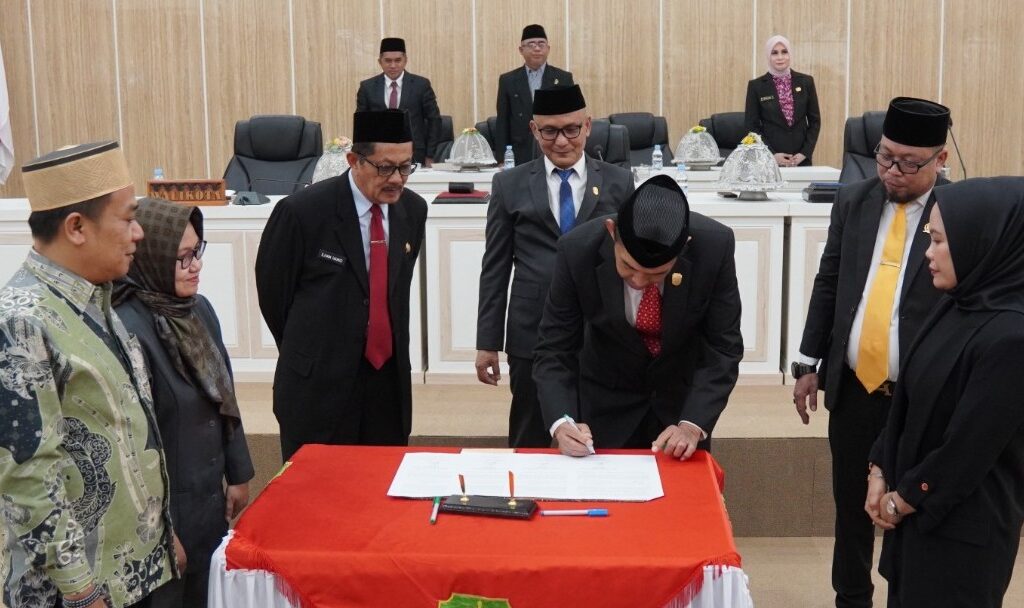 DPRD Gelar Paripurna Penetapan Wali Kota Palopo Periode 2025-2030