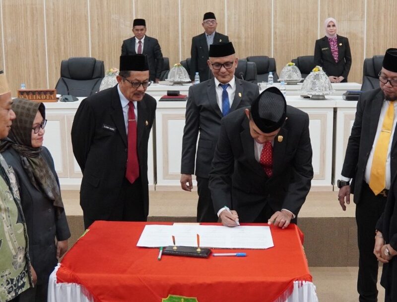 DPRD Gelar Paripurna Penetapan Wali Kota Palopo Periode 2025-2030