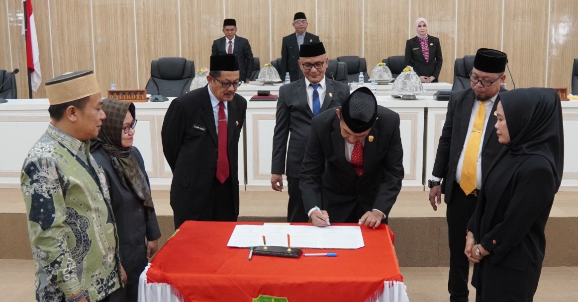 DPRD Gelar Paripurna Penetapan Wali Kota Palopo Periode 2025-2030