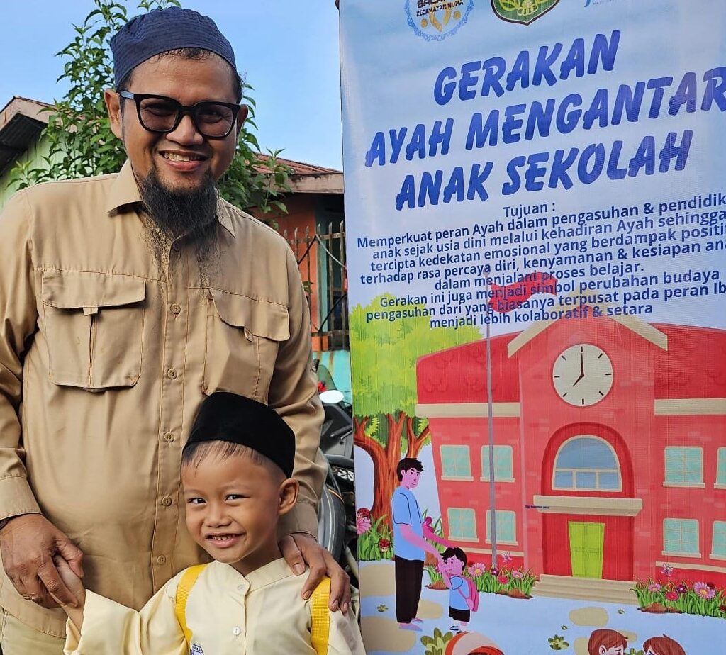 Lutim Gelar Gerakan Ayah Antar Anak ke Sekolah Secara Serentak
