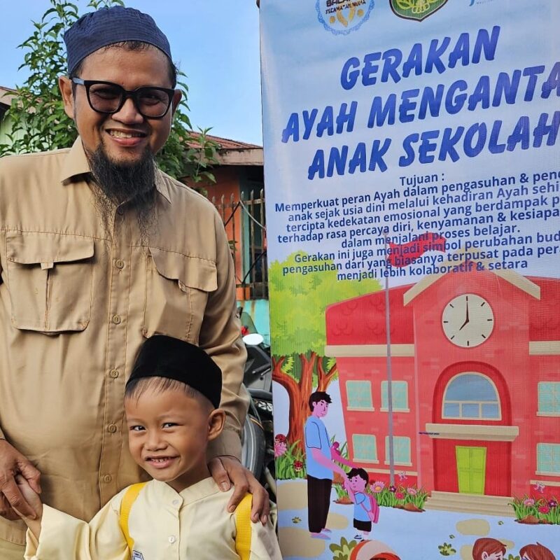 Lutim Gelar Gerakan Ayah Antar Anak ke Sekolah Secara Serentak Lutim Gelar Gerakan Ayah Antar Anak ke Sekolah Secara Serentak
