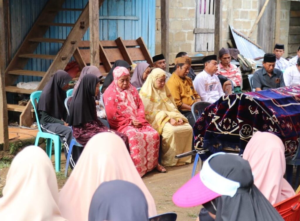 Bupati Lutim Lepas Jenazah Guru SMPN 2 Towuti