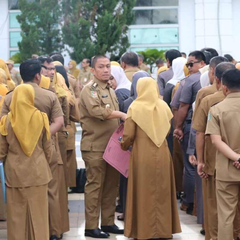 Sidak Apel Pagi, Bupati Lutim Temukan Pegawai Main Handphone