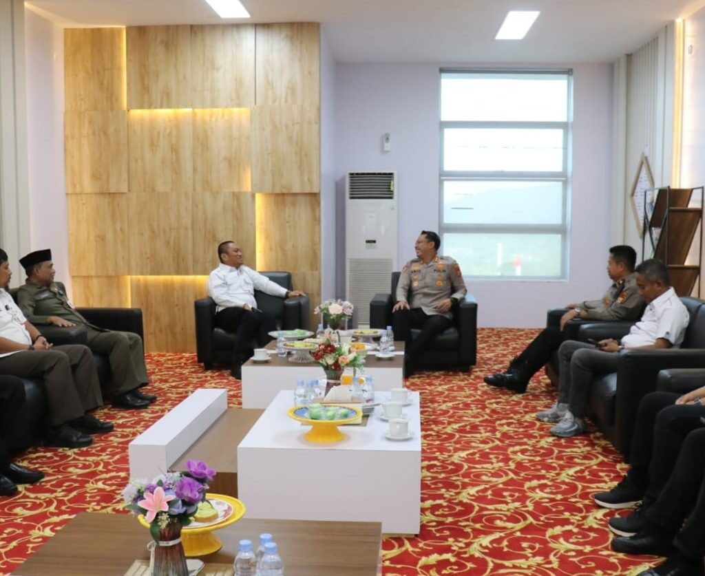 Temui Bupati, Kapolres Lutim Siap Dukung Program Pemerintah