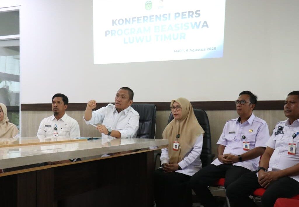 Bupati Lutim Resmi Umumkan Program Beasiswa Kartu Pintar Bupati Lutim Resmi Umumkan Program Beasiswa Kartu Pintar