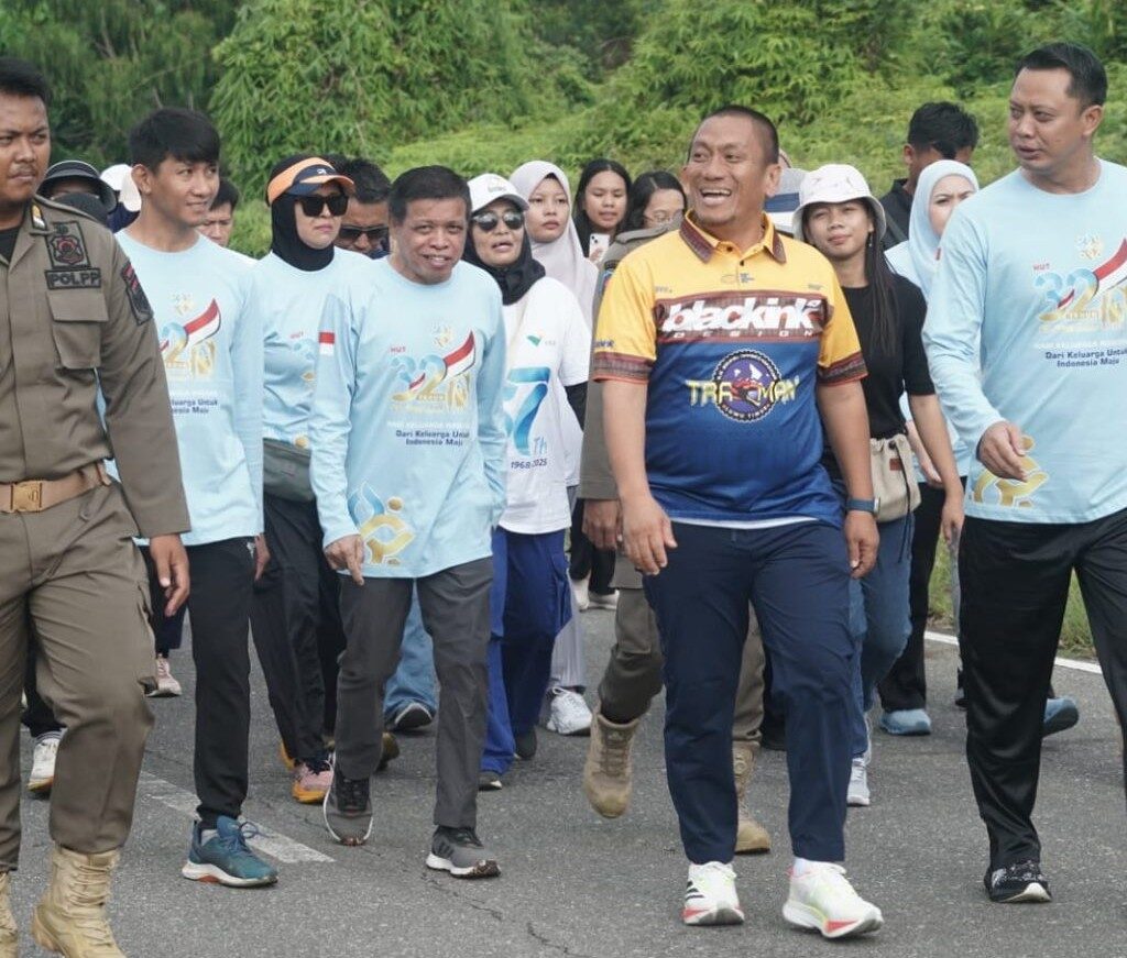 Bupati Lutim Lepas Jalan Santai Harganas 2025