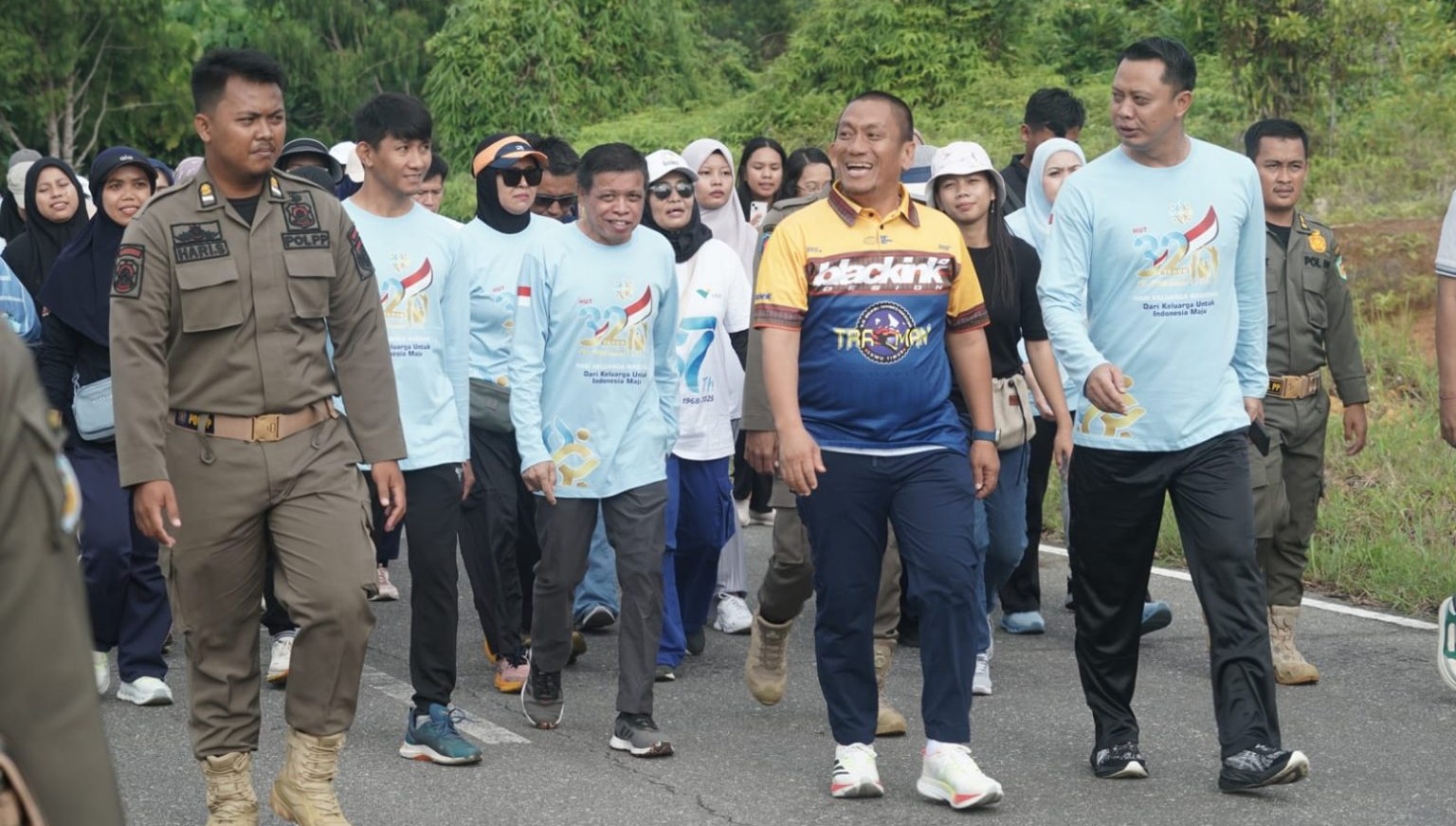 Bupati Lutim Lepas Jalan Santai Harganas 2025