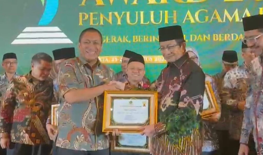 Bupati Lutim Raih Penais Award dari Kementerian Agama RI