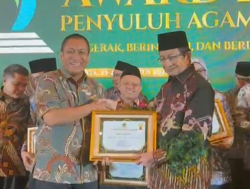 Bupati Lutim Raih Penais Award dari Kementerian Agama RI