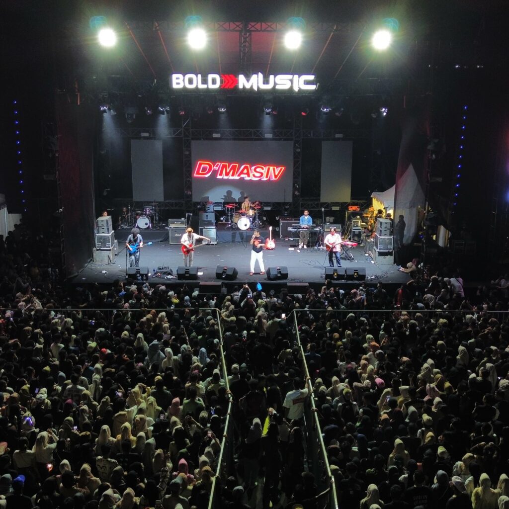 D’ Masiv dan Juan Reza Sukses Hibur Ribuan Penonton di Palopo