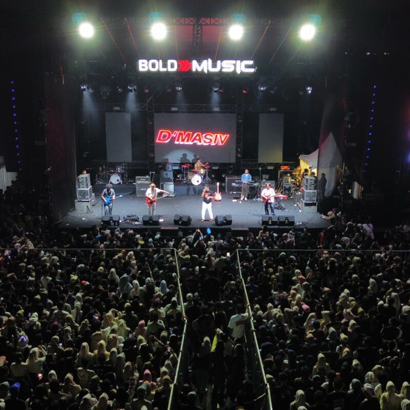 D’ Masiv dan Juan Reza Sukses Hibur Ribuan Penonton di Palopo