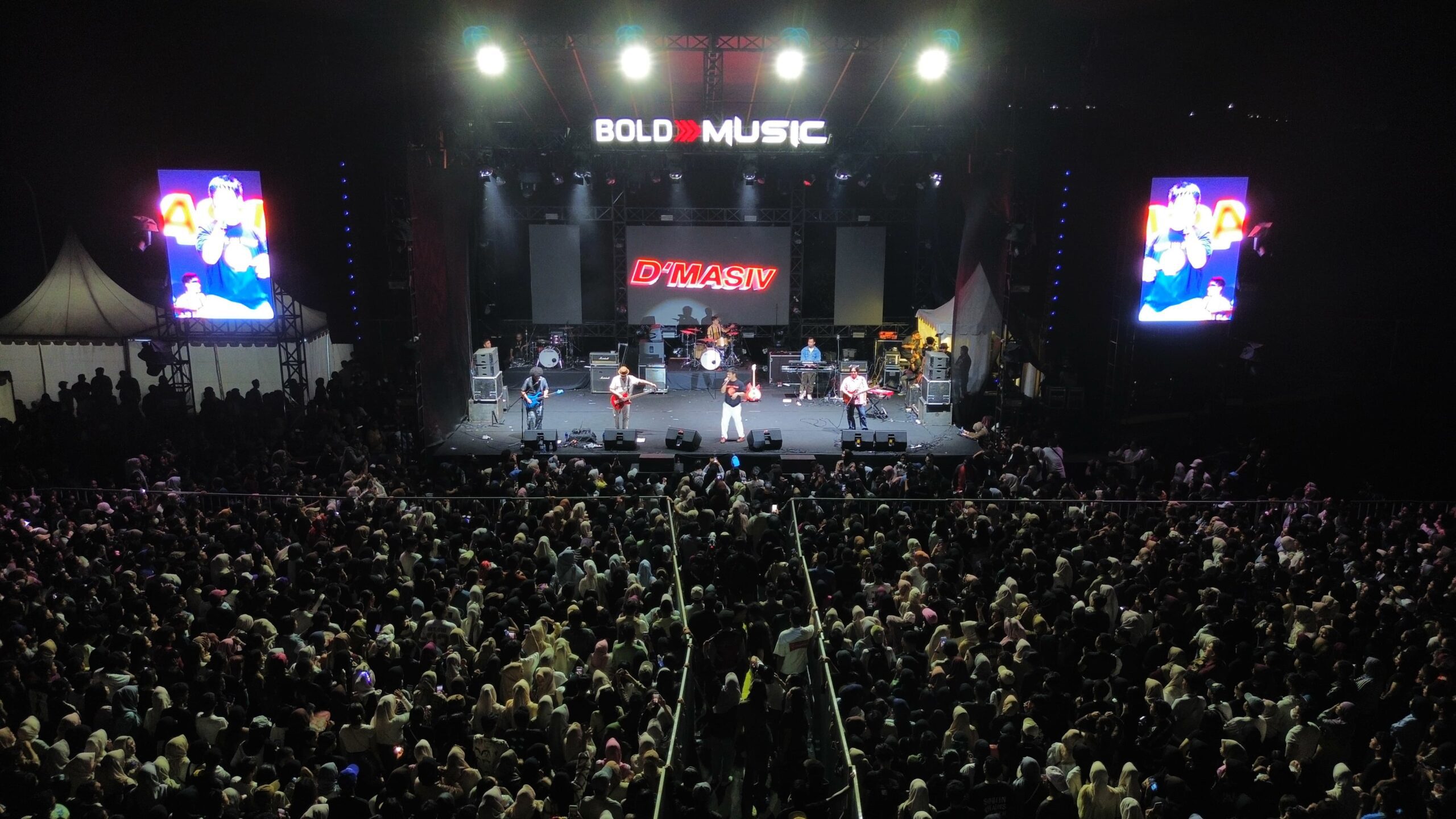 D’ Masiv dan Juan Reza Sukses Hibur Ribuan Penonton di Palopo