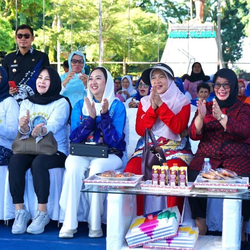Wabup Lutim Dukung Kader PKK yang Ikut Lomba di Bone Wabup Lutim Dukung Kader PKK yang Ikut Lomba di Bone
