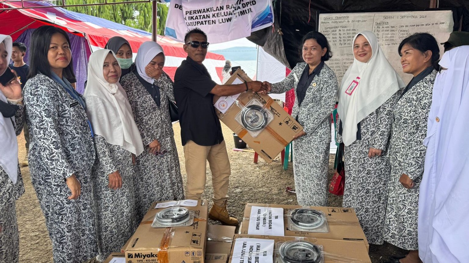 IBI Lutim Salurkan 25 Kompor Gas ke Korban Kebakaran Sorowako