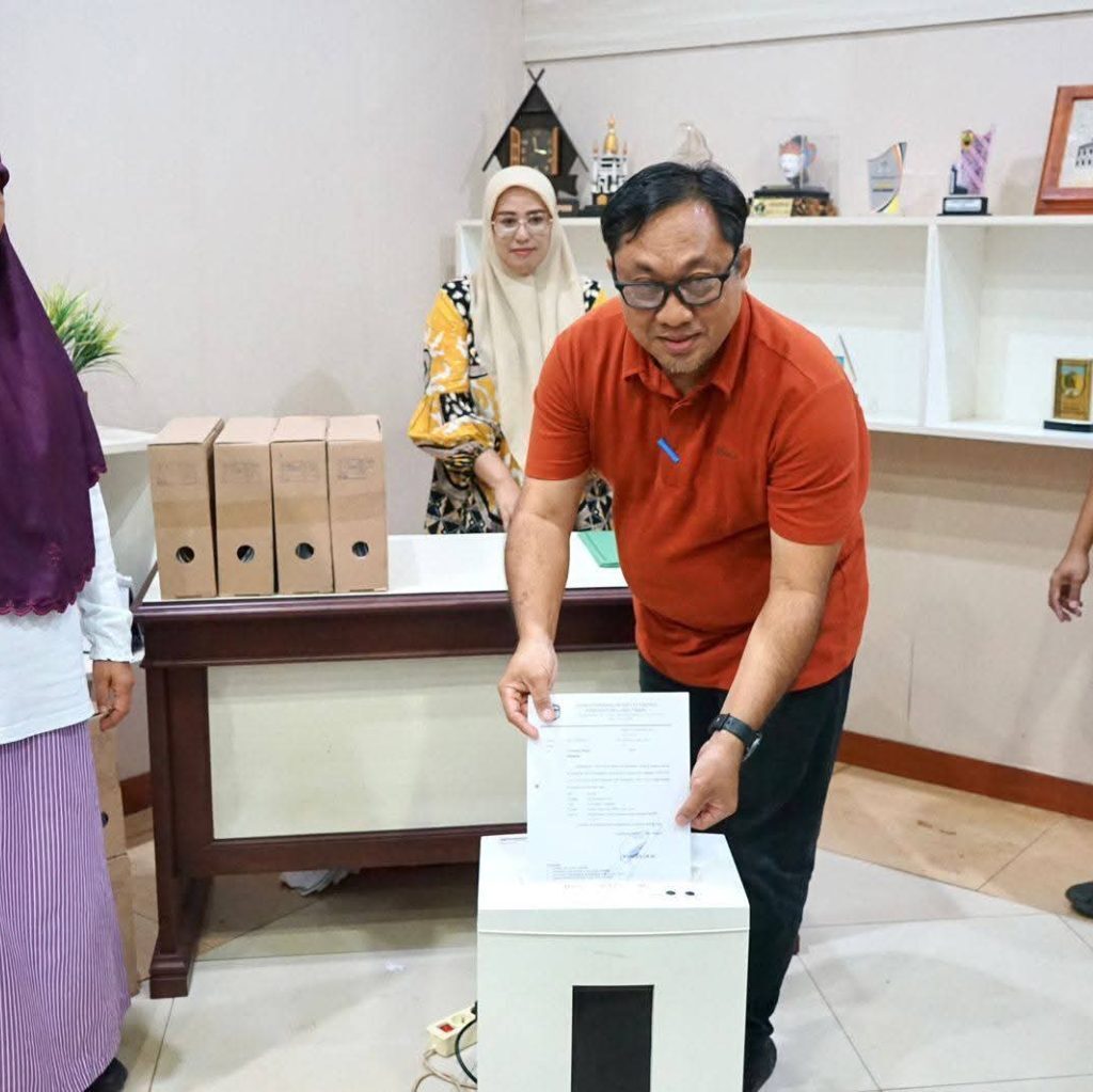 Hadiri Pemusnahan Arsip, Ini Pesan Asisten III Lutim