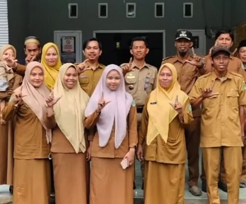 Pastikan Disiplin Pegawai, Camat Burau Gelar Sidak