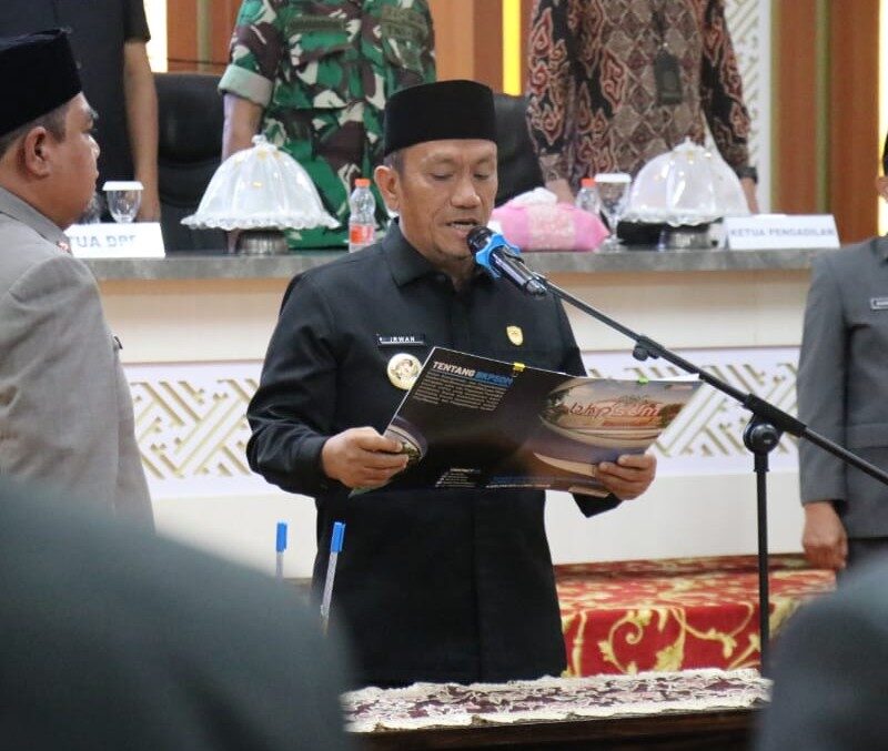 Lantik Pejabat Baru, Bupati Lutim Sebut Penyegaran Organisasi Lantik Pejabat Baru, Bupati Lutim Sebut Penyegaran Organisasi