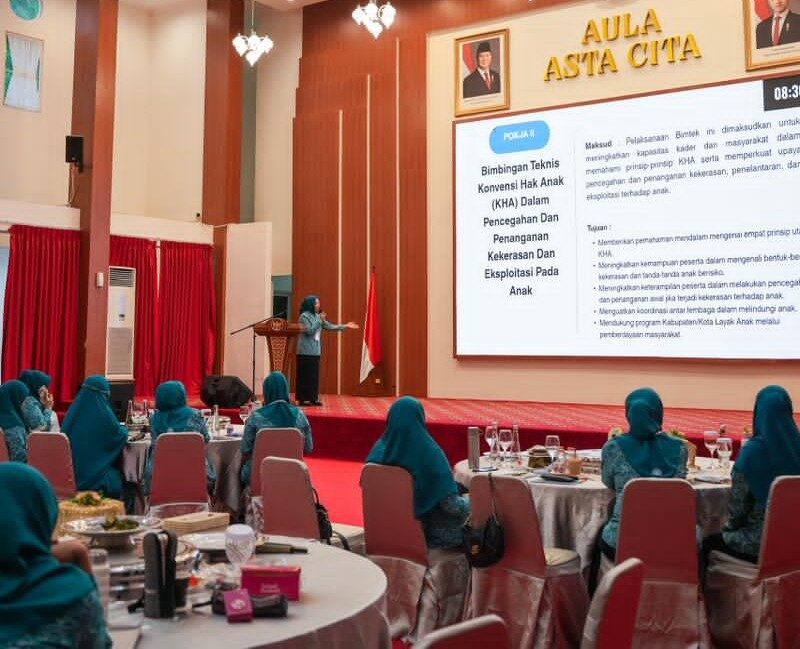 Evaluasi Semesteran, Ani Nurbani Paparkan Capaian Proker TP-PKK Lutim