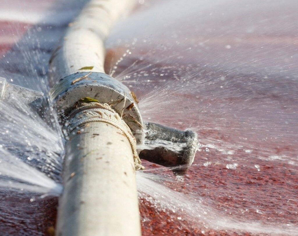 Perumda-TM Perbaiki Pipa Bocor di Jensud, Warga Palopo Diimbau Tampung Air Perumda-TM Perbaiki Pipa Bocor di Jensud, Warga Palopo Diimbau Tampung Air