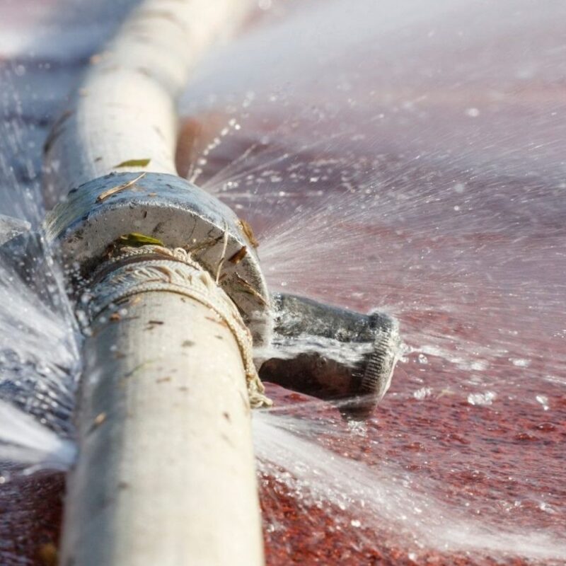 Perumda-TM Perbaiki Pipa Bocor di Jensud, Warga Palopo Diimbau Tampung Air