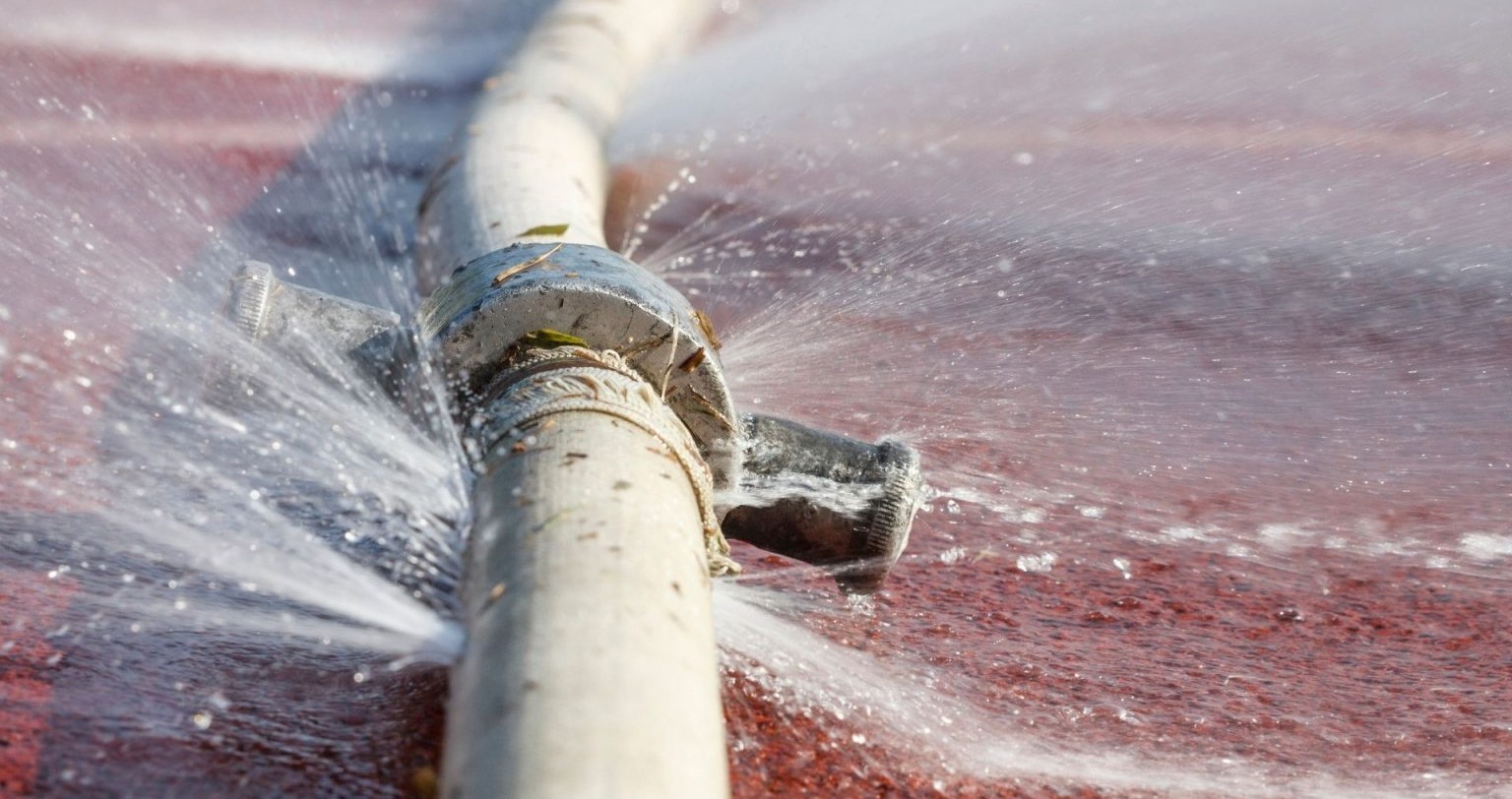 Perumda-TM Perbaiki Pipa Bocor di Jensud, Warga Palopo Diimbau Tampung Air