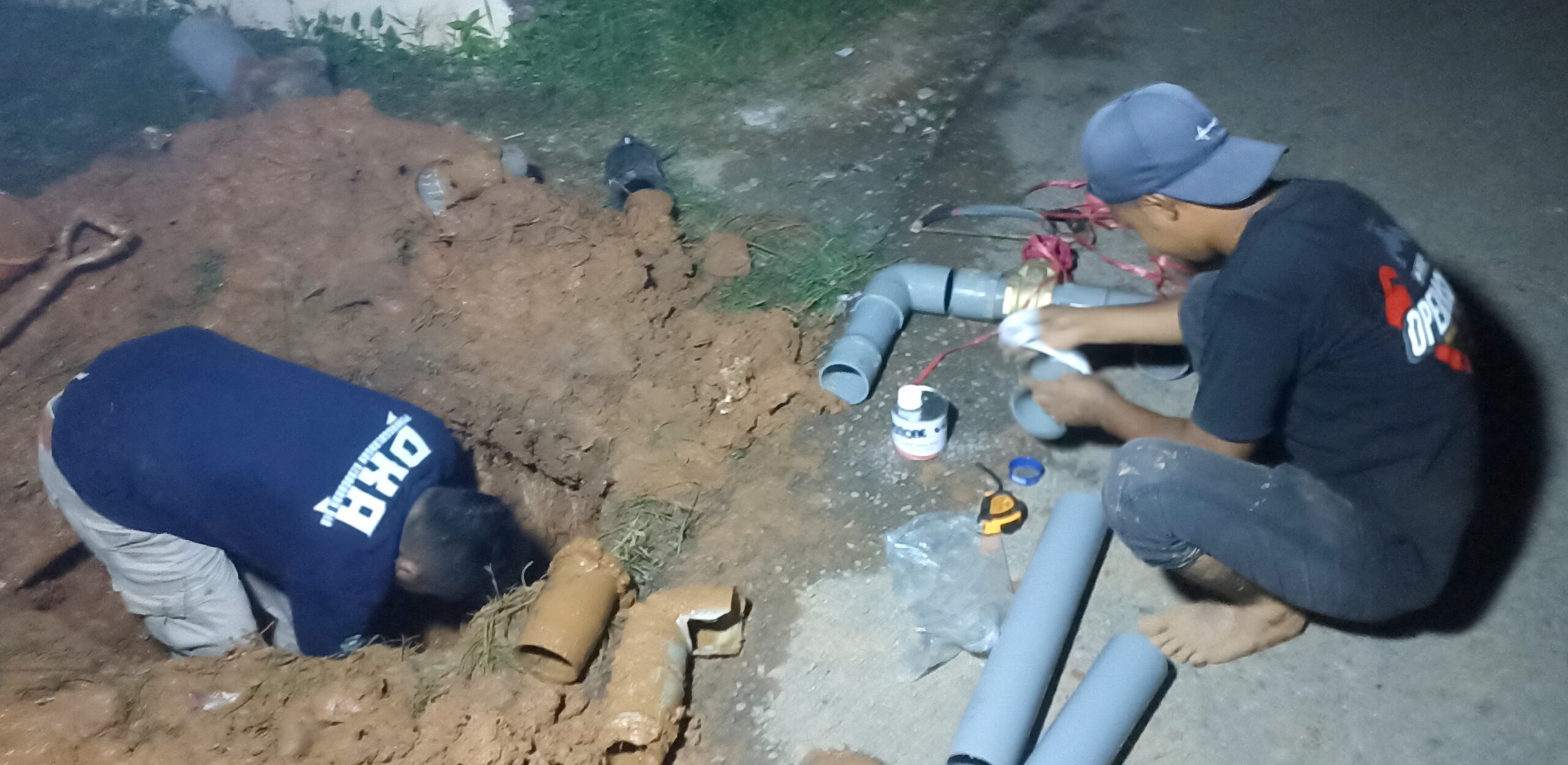 Demi Air Warga Kembali Mengalir, Petugas Perumda-TM Palopo Rela Lembur