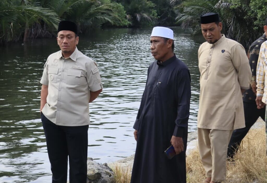 Respon Cepat Aduan Warga, Bupati Lutim Tinjau Kerusakan Tanggul di Tampina