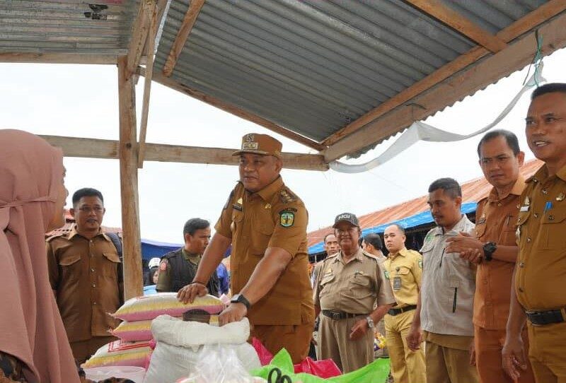Jelang Lebaran, Bupati Luwu Turun Langsung Cek Harga Bahan Pokok di Pasar Jelang Lebaran, Bupati Luwu Turun Langsung Cek Harga Bahan Pokok di Pasar