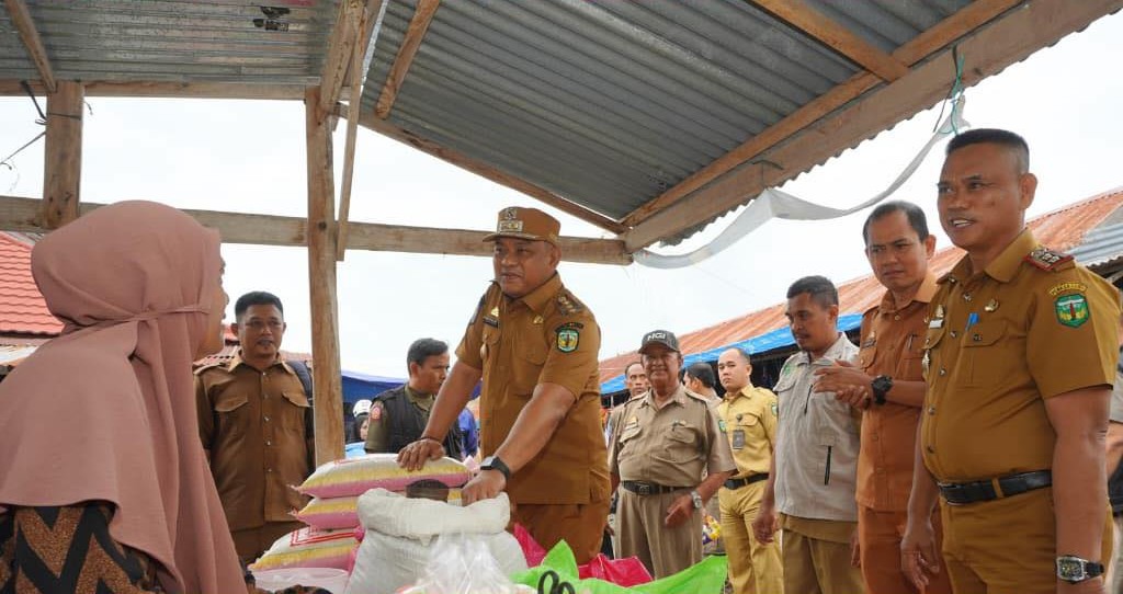 Jelang Lebaran, Bupati Luwu Turun Langsung Cek Harga Bahan Pokok di Pasar