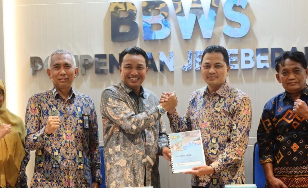 Atasi Banjir Malangke, Bupati Luwu Utara Perkuat Koordinasi dengan BBWS Pompengan