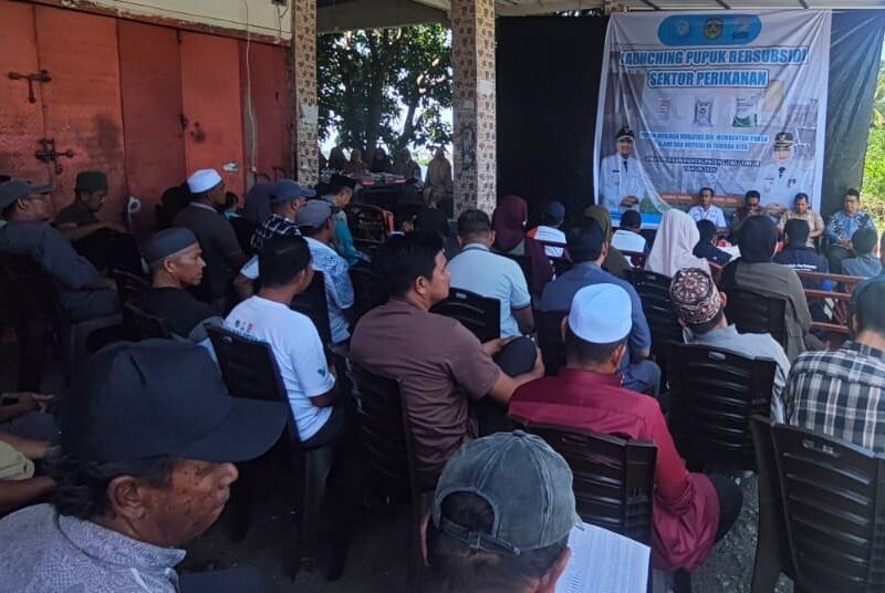 Pulihkan Sektor Perikanan, Lutim Salurkan Pupuk Bersubsidi ke 1.163 Pembudidaya