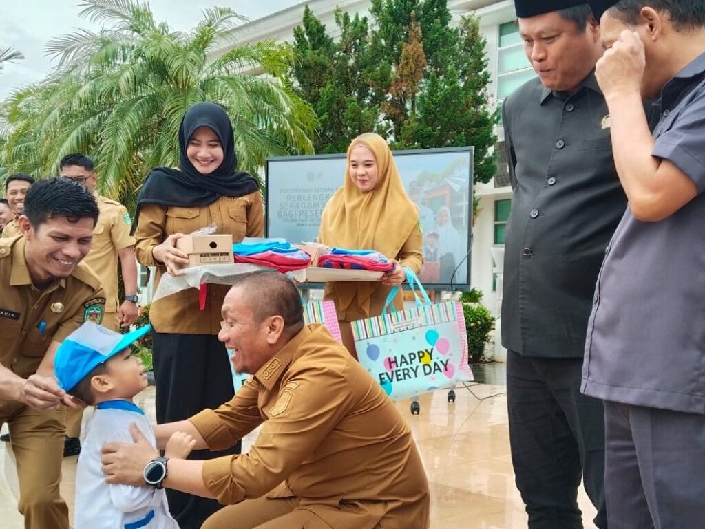 Seragam Sekolah Gratis Sasar Seluruh TK, SD dan SMP di Lutim