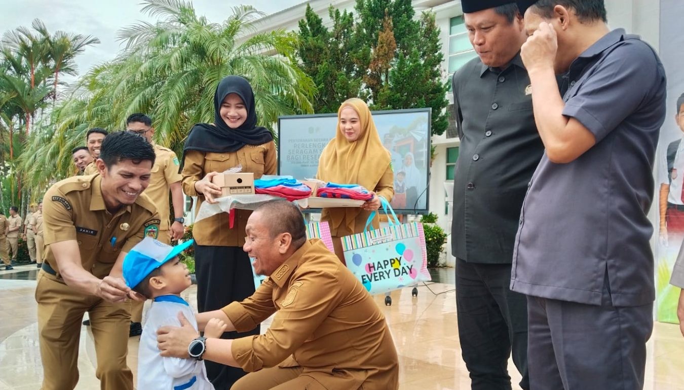 Seragam Sekolah Gratis Sasar Seluruh TK, SD dan SMP di Lutim