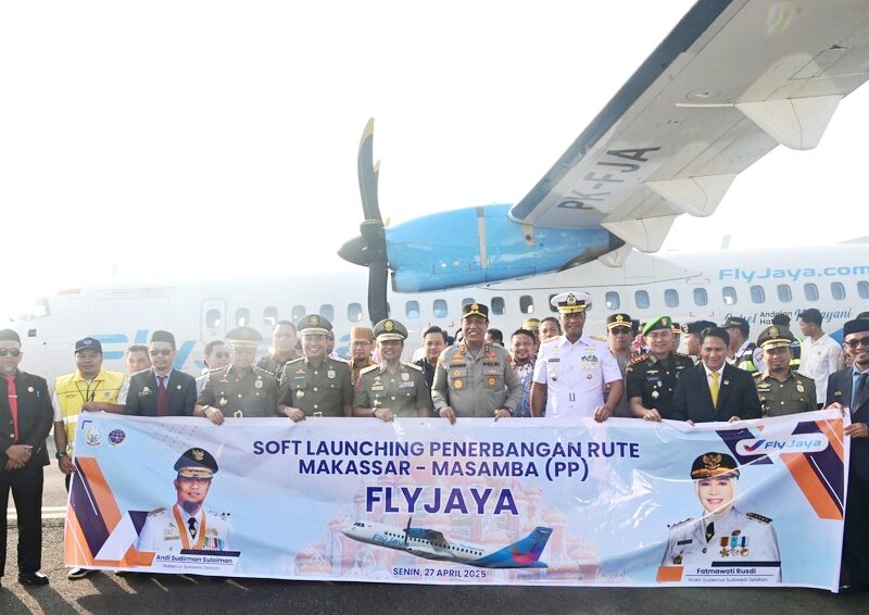 Perlancar Konektivitas, Gubernur Sulsel Launching Penerbangan Masamba-Makassar