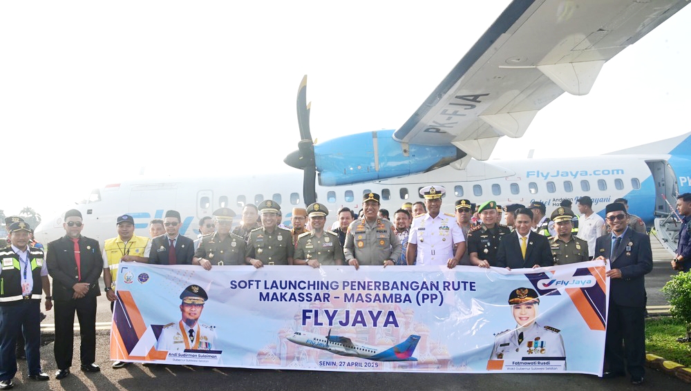 Perlancar Konektivitas, Gubernur Sulsel Launching Penerbangan Masamba-Makassar