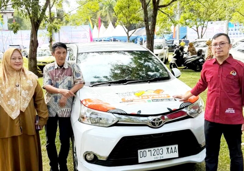 Jangkau Wilayah Terpencil, Gubernur Sulsel Serahkan Mobil Operasional untuk Puskesmas Rongkong