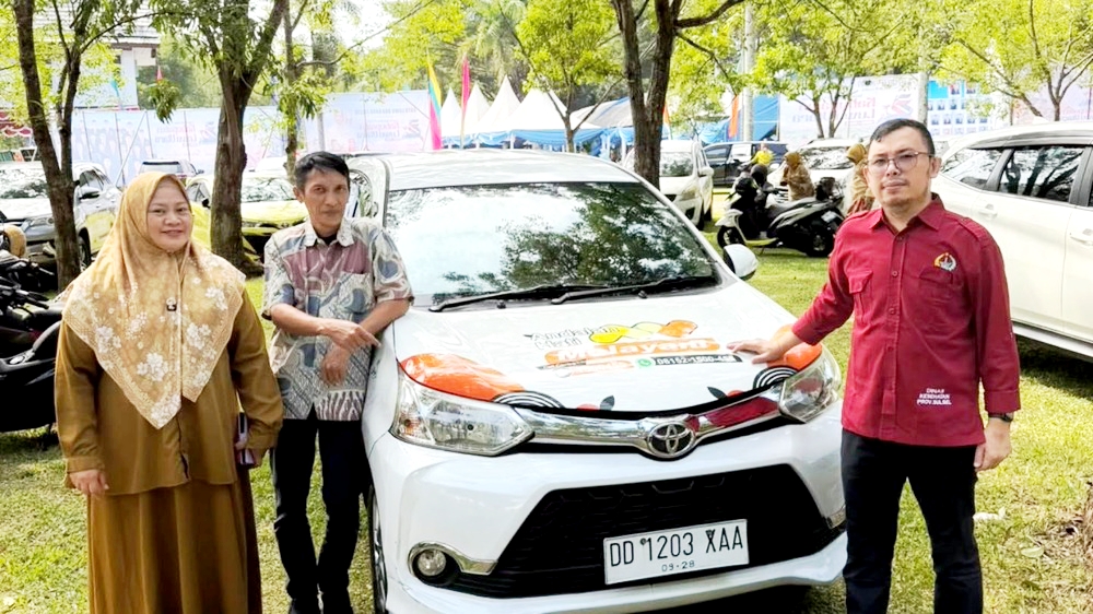 Jangkau Wilayah Terpencil, Gubernur Sulsel Serahkan Mobil Operasional untuk Puskesmas Rongkong