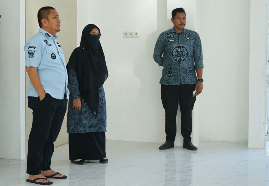 Tinjau Gedung Simpurusiang, Irwan tegaskan Perbaikan Harus Sesuai Standar