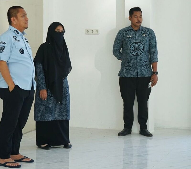 Tinjau Gedung Simpurusiang, Irwan tegaskan Perbaikan Harus Sesuai Standar