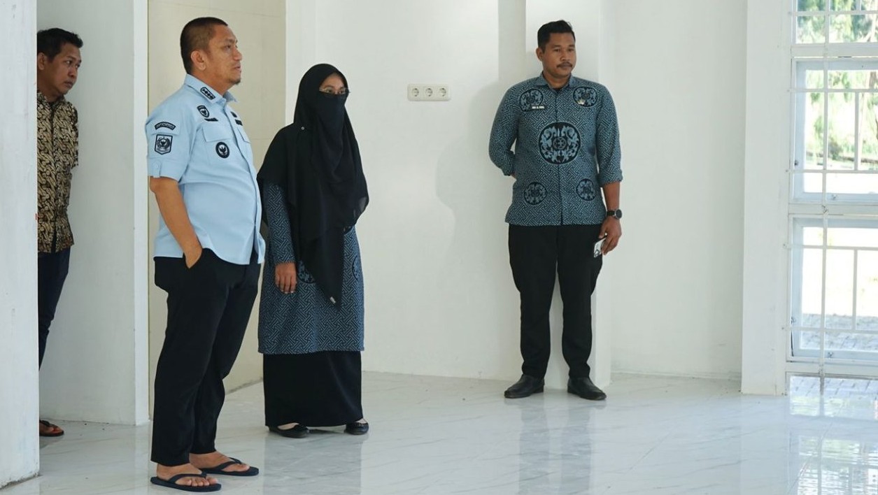 Tinjau Gedung Simpurusiang, Irwan tegaskan Perbaikan Harus Sesuai Standar