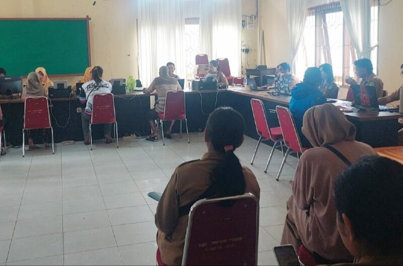 Disdukcapil Lutim Jemput Bola ke Kecamatan, Lakukan Perekaman KTP