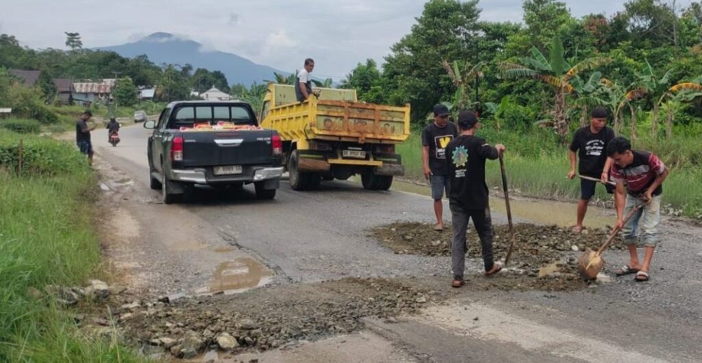 Meski Kewenangan Nasional, Pemkab Lutim Tetap Perbaiki Jalan Ussu
