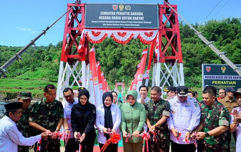 Wagub Sulsel Resmikan Jembatan Perintis Garuda Merah Putih di Maros