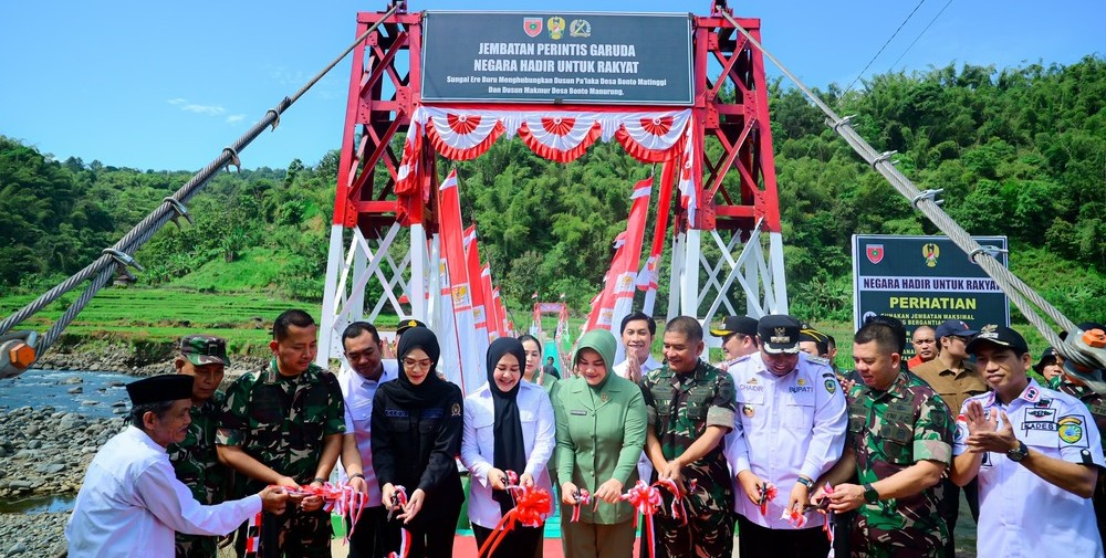 Wagub Sulsel Resmikan Jembatan Perintis Garuda Merah Putih di Maros