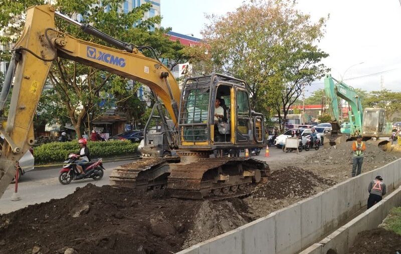 Jawab Keluhan Warga, Pemprov Sulsel Benahi Drainase Jalan Aroepala