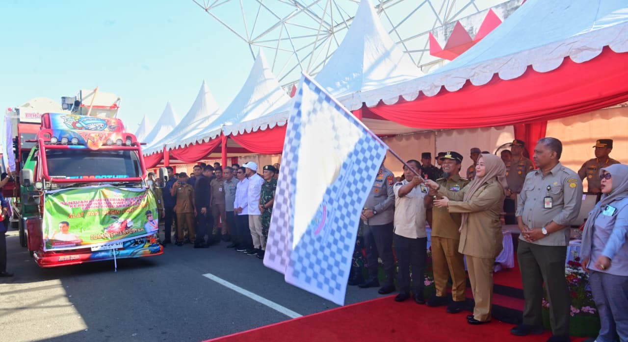 Rp323 Miliar Bantuan dari Kementan, Gubernur Sulsel Distribusi Bibit dan Alsintan untuk 24 Daerah