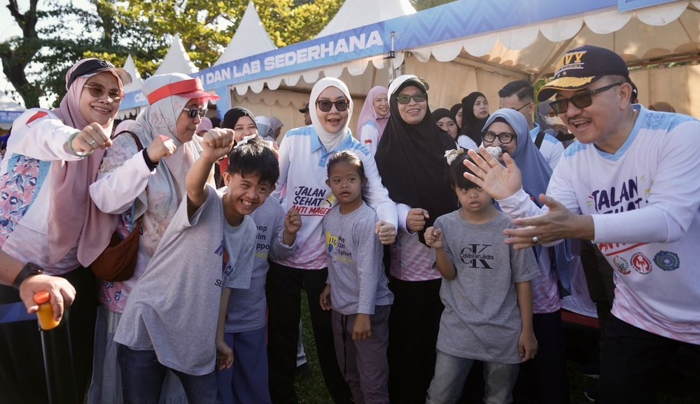 Sekda Sulsel Tinjau Layanan Kesehatan Gratis pada Jalan Sehat Anti Mager
