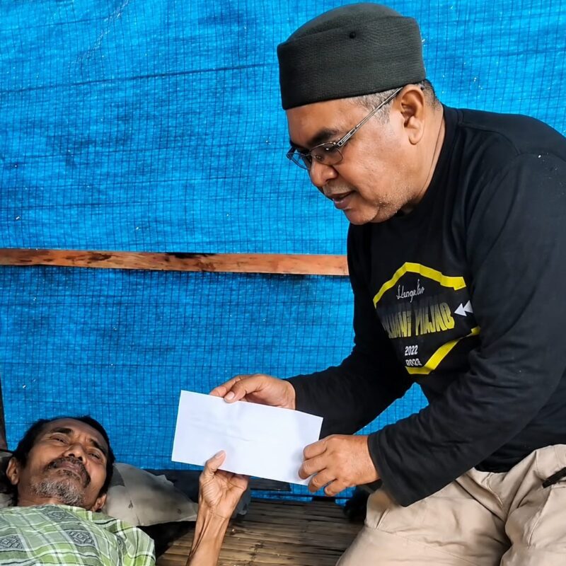 Tiga Tahun Lumpuh dan Tinggal di Gubuk, Dg. Sangkala Terima Bantuan dari Gubernur Andi Sudirman