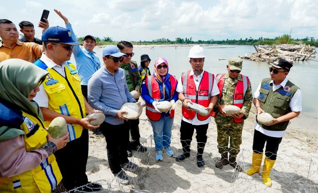 Gubernur Sulsel Ground Breaking Pembangunan Tanggul 200 Meter Penanganan Banjir Sungai Rongkong Gubernur Sulsel Ground Breaking Pembangunan Tanggul 200 Meter Penanganan Banjir Sungai Rongkong